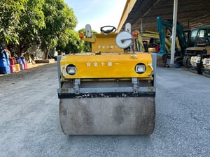 รถบดล้อหน้าเหลักล้อหลังยาง SAKAI  TG25 ขนาด 2.5 ตัน รถเก่านอกนำเข้า  ติดต่อ   Line  jiraroj2909