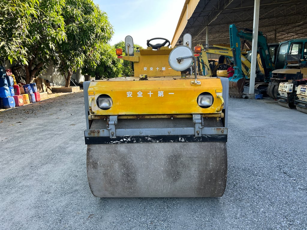 รถบด SAKAI TG25 ขนาด 2.5 ตัน รถเก่านอกนำเข้า  ติดต่อ   Line  jiraroj2909