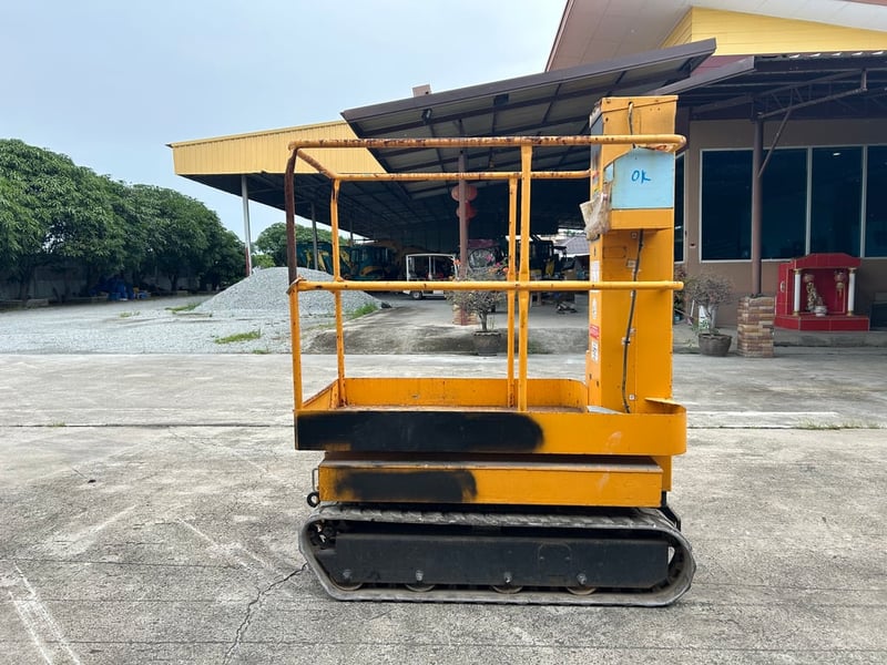 รถกระเช้าไฟฟ้าเสาเดี่ยว แทร็กยาง S-MAC NPC40 ความสูง 3.8 เมตร รถเก่านอก ติดต่อ Line jiraroj2909