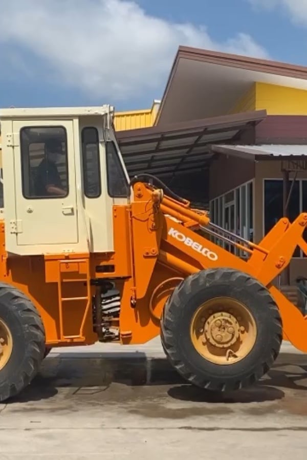 รถตักล้อยาง KOBELCO LK300 บุ้งกี๋ 1.5 คิว รถเก่านอกนำเข้า ติดต่อ Line jiraroj2909 รถตักล้อยาง KOBELCO LK300 บุ้งกี๋ 1.5 คิว รถเก่านอกนำเข้า ติดต่อ Line jiraroj2909