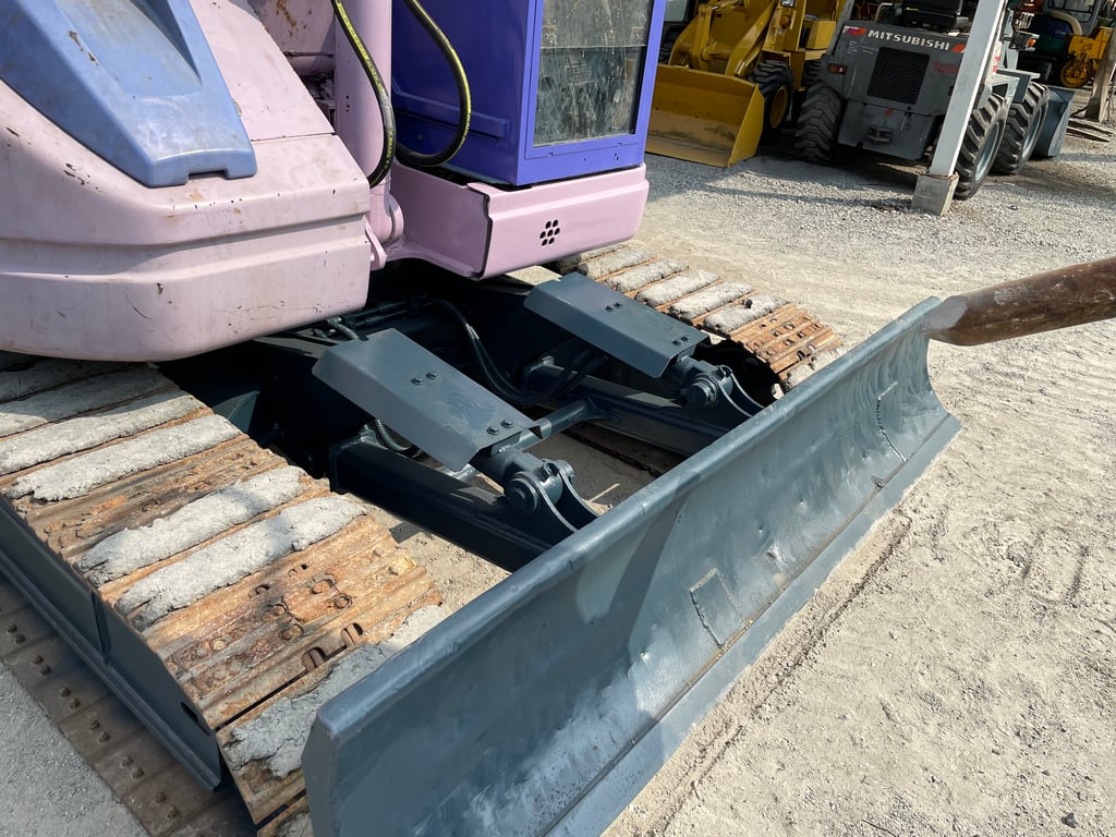 รถแบคโฮ SUMITOMO SH75U-2  ขนาด 7.5ตัน  มีหัวกระแทกและบุ้งกี๋ รถเก่านอกนำเข้า  ติดต่อ  Line jiraroj2909