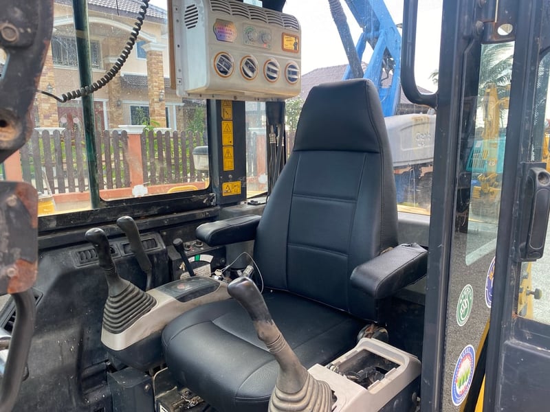 รถแบคโฮ KOMATSU รุ่น PC56-7 ขนาด 5 ตัน  รถเก่านอกนำเข้า ติดต่อ  Line jiraroj2909