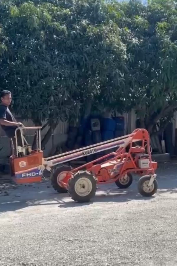 รถกระเช้า KUBOTA FHD-2 ความสูง 2.5 เมตร เก่านอกนำเข้า ติดต่อ  Line jiraroj2909