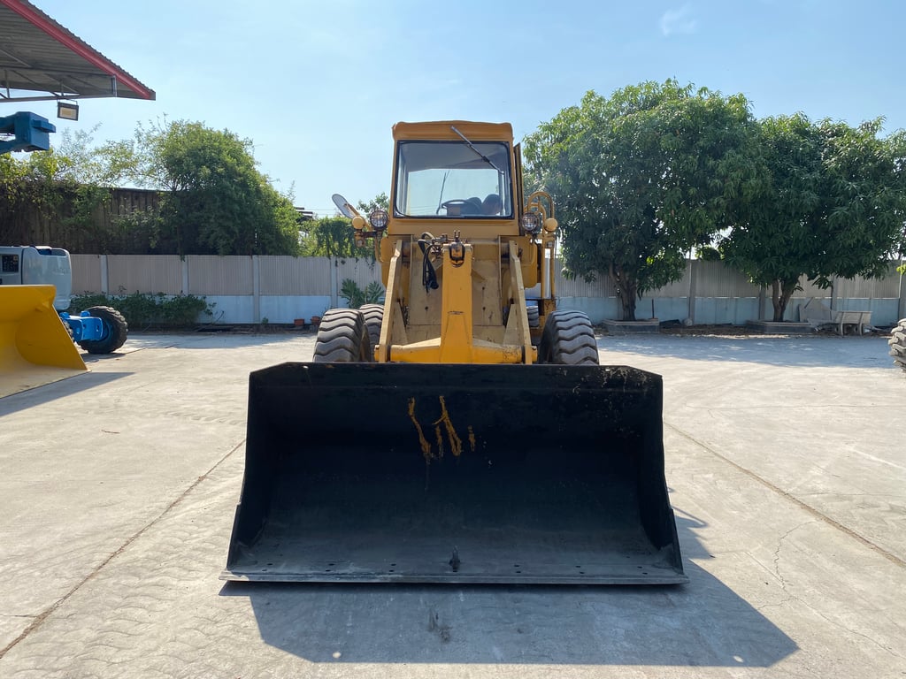 รถตักล้อยาง KOMATSU  JH30B บุ้งกี๋ 1คิว   รถเก่านอกนำเข้า ติดต่อ Line jiraroj2909