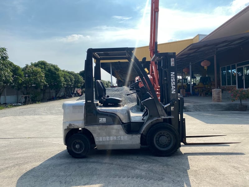 รถฟอร์คลิฟท์ NISSAN  YG1F2A250 ยก 2.5ตัน ยกสูง 4.3เมตร   ติดต่อ Line jiraroj2909