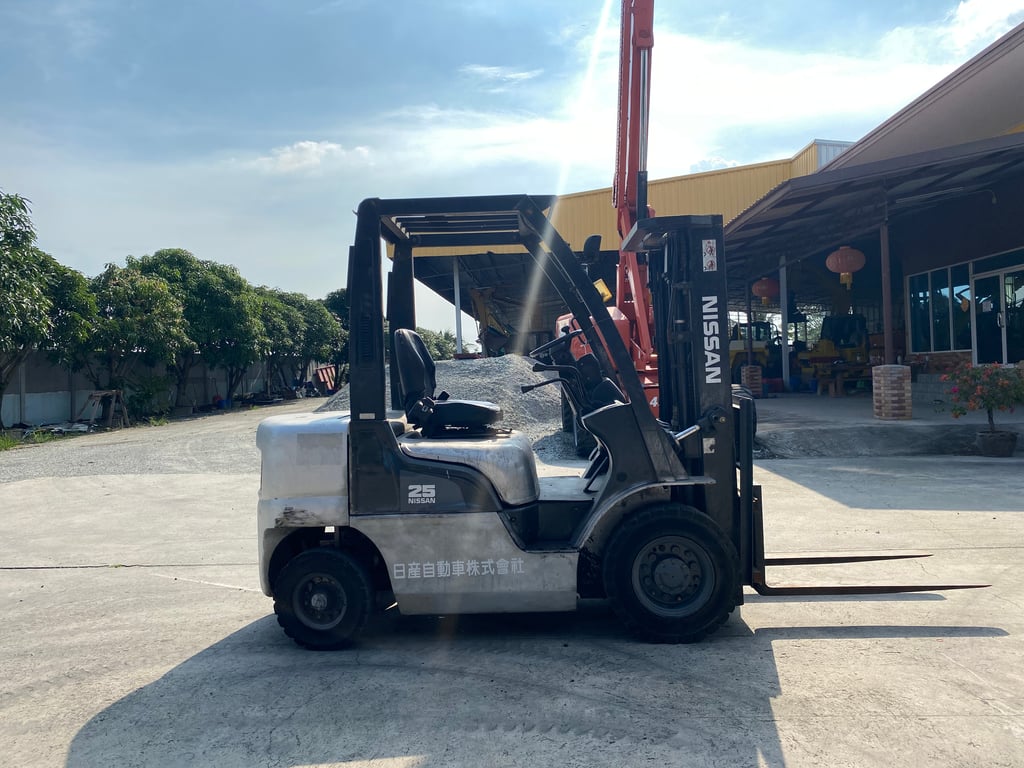 รถฟอร์คลิฟท์ NISSAN YG1F2A250 ยก 2.5ตัน ยกสูง 4.3เมตร ติดต่อ Line jiraroj2909 รถฟอร์คลิฟท์ NISSAN YG1F2A250 ยก 2.5ตัน ยกสูง 4.3เมตร ติดต่อ Line jiraroj2909