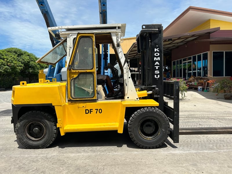 รถฟอร์คลิฟท์ KOMATSU DF70 ขนาด 7 ตัน ยกสูง 3 เมตร งาสไลด์ ติดต่อ Line jiraroj2909