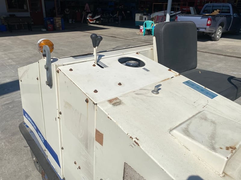 รถกวาดถนนดูดฝุ่น HOWA  HF63  รถเก่านอกนำเข้า ติดต่อ Line jiraroj2909