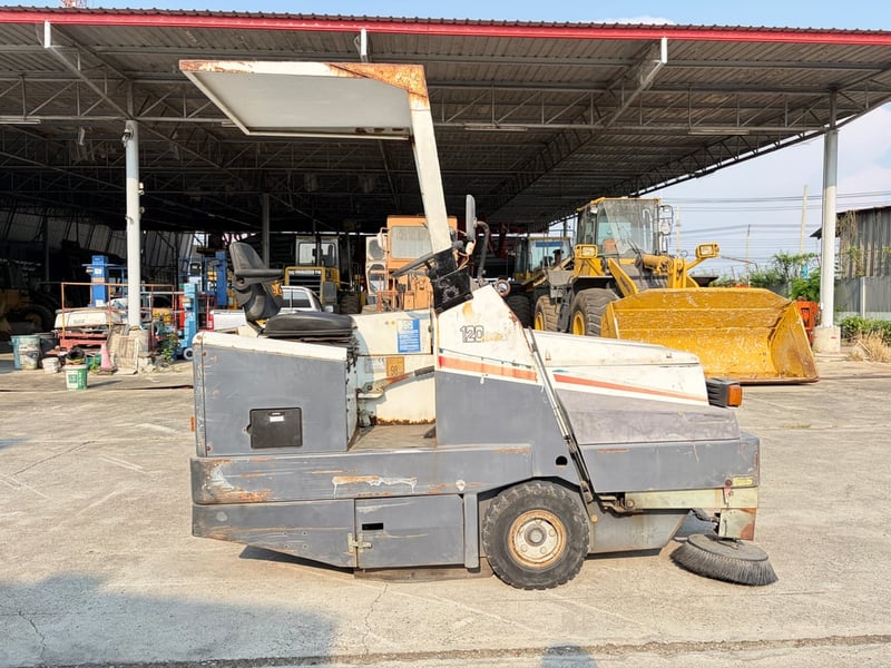 รถกวาดถนนดูดฝุ่น DULEVO 120DKE รถเก่านอกนำเข้า ติดต่อ Line jiraroj2909 รถกวาดถนนดูดฝุ่น DULEVO 120DKE รถเก่านอกนำเข้า ติดต่อ Line jiraroj2909