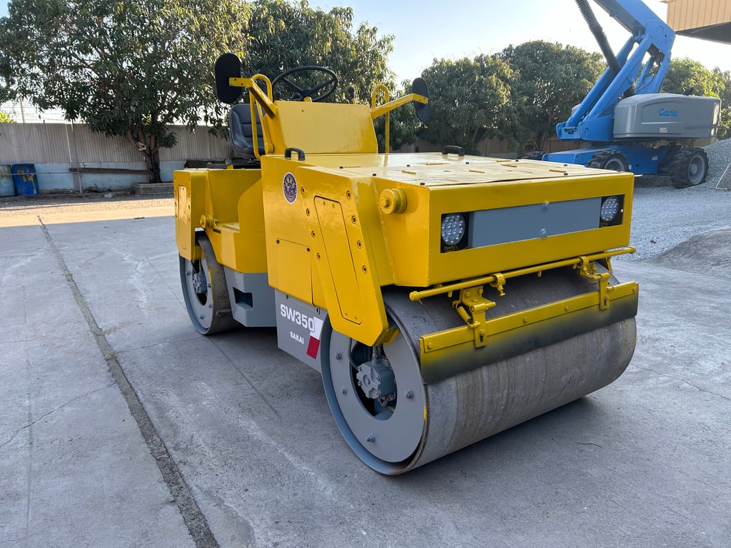 รถบดสั่นสะเทือนล้อเหล็ก SAKAI SW350 หนัก 2.5 ตัน รถเก่านอก ติดต่อ Line jiraroj2909 รถบดสั่นสะเทือนล้อเหล็ก SAKAI SW350 หนัก 2.5 ตัน รถเก่านอก ติดต่อ Line jiraroj2909