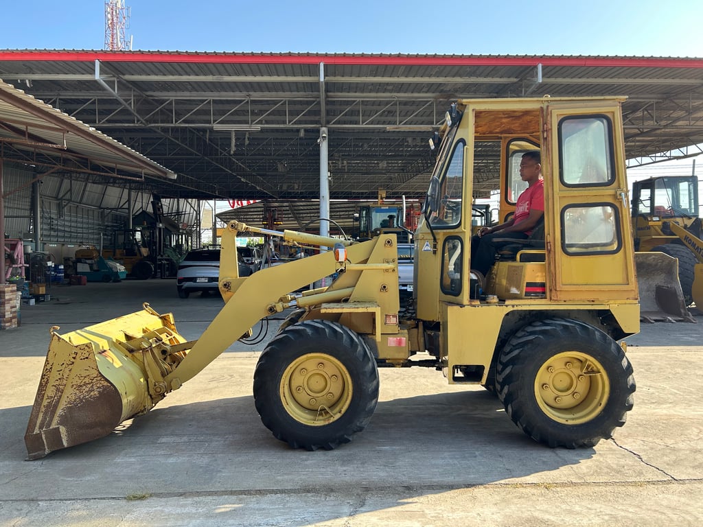 รถตักล้อยาง MITSUBISHI WS300 บุ้งกี๋ 0.5 คิว ยกสูง 3 เมตร รถเก่านอกนำเข้า ติดต่อ Line jiraroj2909 รถตักล้อยาง MITSUBISHI WS300 บุ้งกี๋ 0.5 คิว ยกสูง 3 เมตร รถเก่านอกนำเข้า ติดต่อ Line jiraroj2909