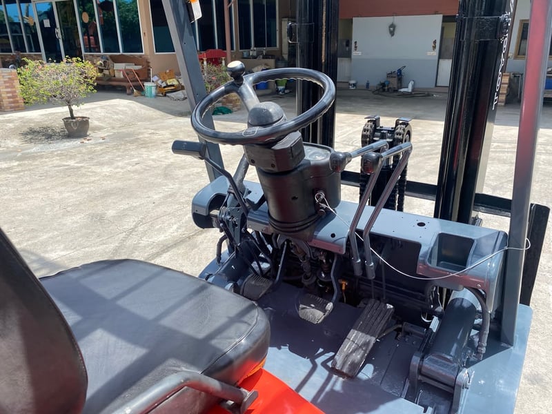 รถฟอร์คลิฟท์  TOYOTA  6FD25  ยก 2.5 ตัน เสาสูง 3เมตร  เกียร์ออโต้  รถเก่านอก ติดต่อ Line jiraroj2909