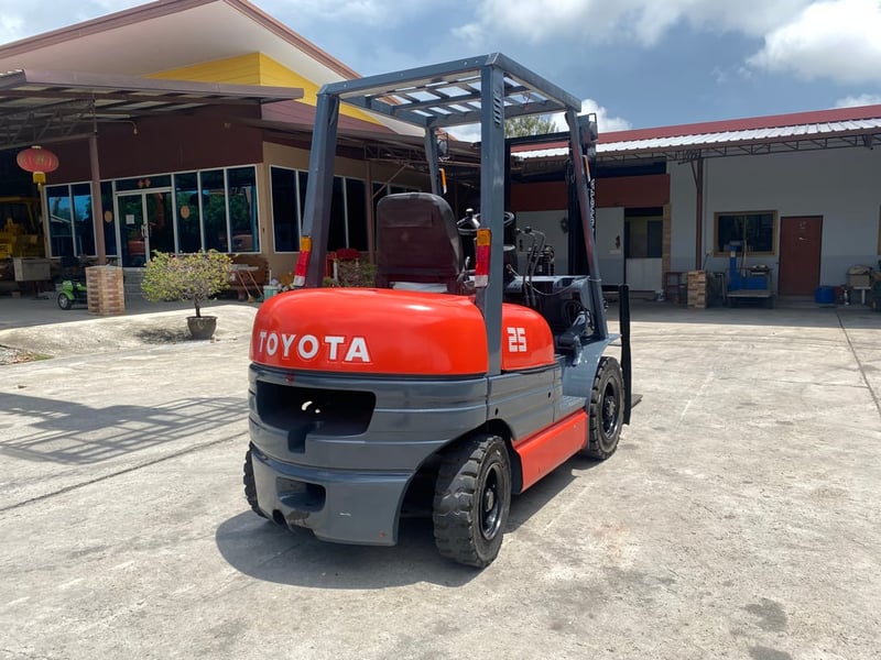 รถฟอร์คลิฟท์  TOYOTA  6FD25  ยก 2.5 ตัน เสาสูง 3เมตร  เกียร์ออโต้  รถเก่านอก ติดต่อ Line jiraroj2909
