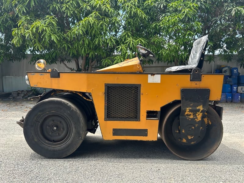 รถบด BOMAG BW102AC ขนาด 2.5 ตัน รถเก่านอกนำเข้า   ติดต่อ Line  jiraroj2909