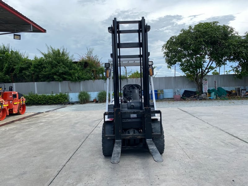 รถฟอร์คลิฟท์ TCM  FD30T3 ยก 3 ตัน ยกสูง 4 เมตร รถเก่านอกนำเข้า ติดต่อ Line jiraroj2909