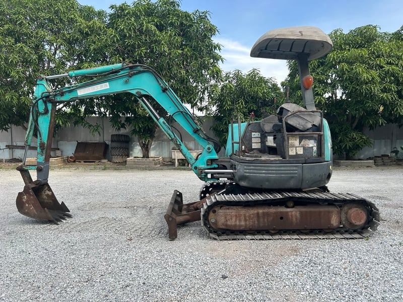 รถแบคโฮ KOBELCO SK30SR ขนาด 3 ตัน รถเก่านอกนำเข้า ติดต่อ Line: jiraroj2909