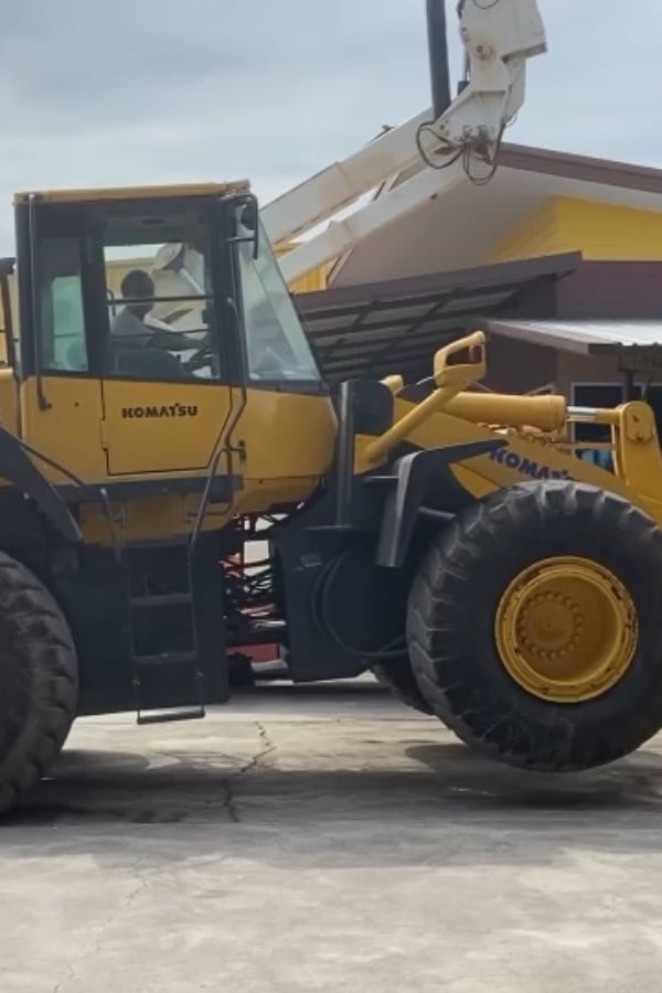 รถตักล้อยาง KOMATSU WA380-6 บุ้งกี๋ 3.4 คิว รถเก่านอกนำเข้า ติดต่อ Line jiraroj2909 รถตักล้อยาง KOMATSU WA380-6 บุ้งกี๋ 3.4 คิว รถเก่านอกนำเข้า ติดต่อ Line jiraroj2909