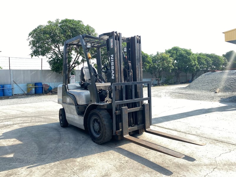 รถฟอร์คลิฟท์ NISSAN  YG1F2A250 ยก 2.5ตัน ยกสูง 4.3เมตร   ติดต่อ Line jiraroj2909