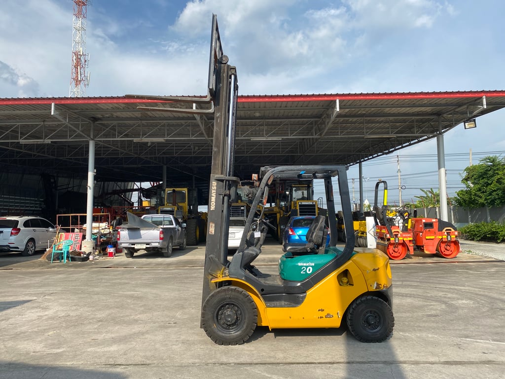 รถฟอร์คลิฟท์ KOMATSU  FD20T-16 ยก 2ตัน  ยกสูง 3เมตร   ติดต่อ Line jiraroj2909