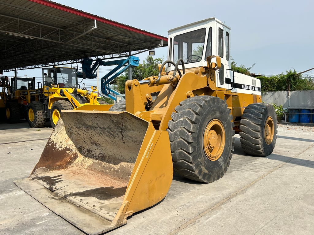 รถตักล้อยาง KOMATSU  530 เทียบเท่า WA300 บุ้งกี๋ 2.3 คิว ยกสูง 3.6 ม. รถเก่านอกนำเข้า ติดต่อ Line jiraroj2909