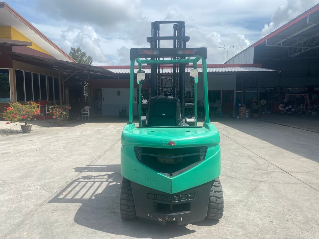 รถฟอร์คลิฟท์ MITSUBISHI FD30NT ยก 3ตัน เสาสูง 4เมตร งาสไลด์ ติดต่อ Line jiraroj2909