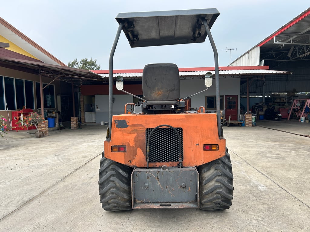 รถตักล้อยาง MITSUBISHI WS300A บุ้งกี๋ 0.5 คิว  รถเก่านอกนำเข้า ติดต่อ Line jiraroj2909