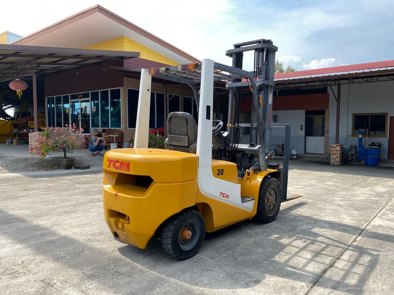 รถฟอร์คลิฟท์ TCM  FD30T6  ยก 3 ตัน   ยกสูง 3.5เมตร รถเก่านอกนำเข้า ติดต่อ Line jiraroj2909