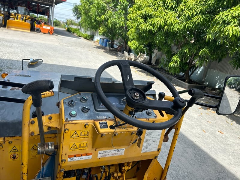 รถบดล้อหน้าเหล็กล้อหลังยาง SAKAI TW500W-1 หนัก 4 ตัน ติดต่อ Line jiraroj2909