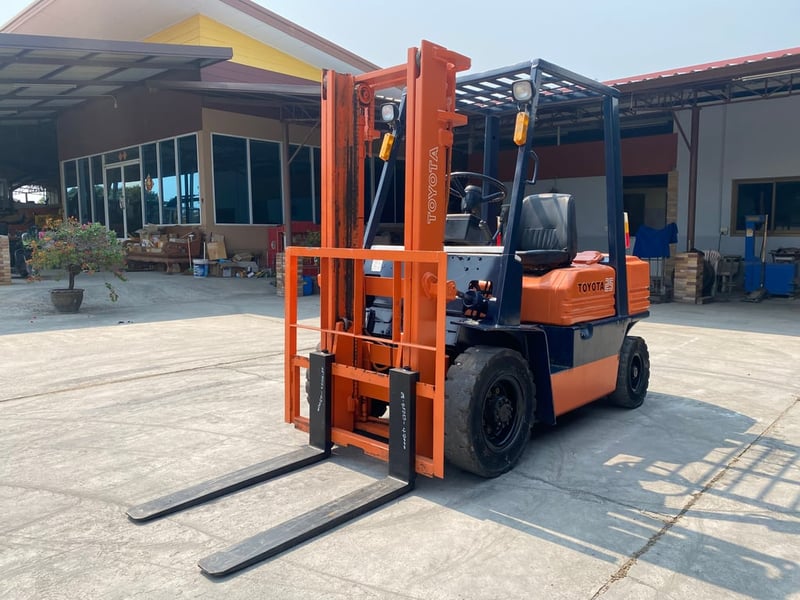 รถฟอร์คลิฟท์  TOYOTA 02-5FD25  ยก 2.5 ตัน เสาสูง 3เมตร ติดต่อ  Line jiraroj2909
