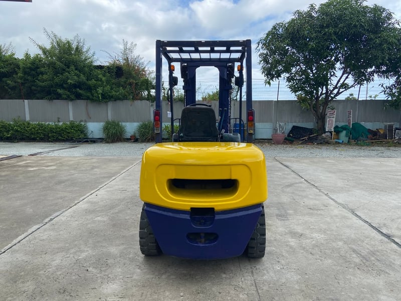 รถฟอร์คลิฟท์ KOMATSU  FD30T-14  ยก 3 ตัน เสาสูง 3 เมตร  ติดต่อ  Line  jiraroj2909