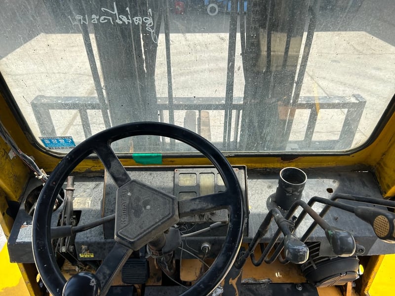 รถฟอร์คลิฟท์ KOMATSU DF70 ขนาด 7 ตัน ยกสูง 3 เมตร งาสไลด์ ติดต่อ Line jiraroj2909