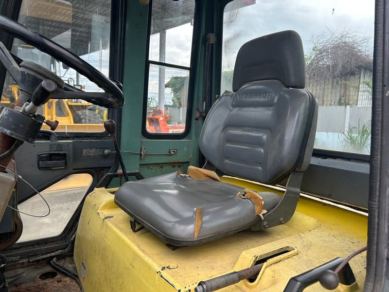 รถตักล้อยาง YANMAR V3-2 บุ้งกี๋ 0.4 คิว  รถเก่านอกนำเข้า ติดต่อ Line jiraroj2909