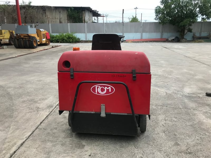 รถดูดฝุ่นแบบขับ RCM  ติดต่อ Line jiraroj2909