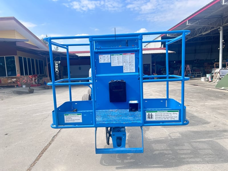 ขายรถกระเช้าไฟฟ้าบูมลิฟท์ GENIE  Z45-25 ความสูง 13.8 เมตร รถเก่านอก ติดต่อ Line jiraroj2909