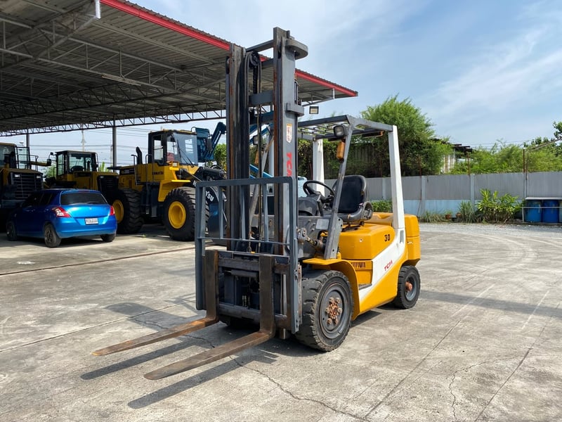 รถฟอร์คลิฟท์ TCM  FD30T6  ยก 3 ตัน   ยกสูง 3.5เมตร รถเก่านอกนำเข้า ติดต่อ Line jiraroj2909