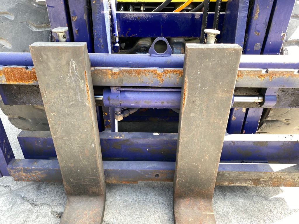 รถฟอร์คลิฟท์ KOMATSU FD30T-12 ยก 3 ตัน เสาสูง 3 เมตร ติดต่อ Line jiraroj2909 รถฟอร์คลิฟท์ KOMATSU FD30T-12 ยก 3 ตัน เสาสูง 3 เมตร ติดต่อ Line jiraroj2909