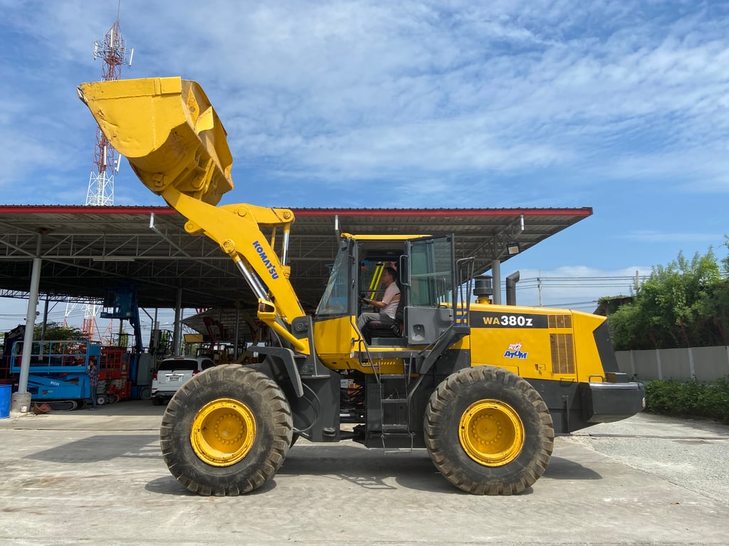 รถตักล้อยาง KOMATSU WA380-6 บุ้งกี๋ 3.4 คิว รถเก่านอกนำเข้า ติดต่อ Line jiraroj2909 รถตักล้อยาง KOMATSU WA380-6 บุ้งกี๋ 3.4 คิว รถเก่านอกนำเข้า ติดต่อ Line jiraroj2909