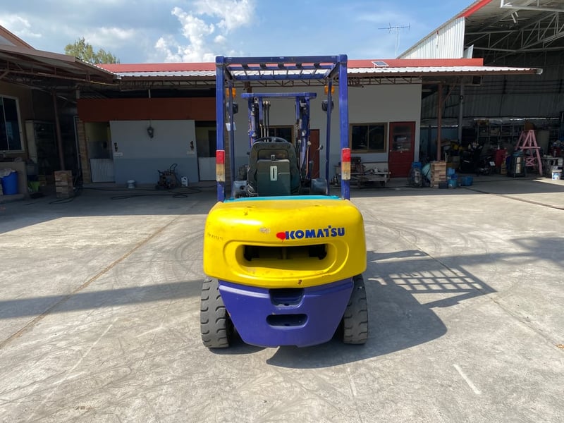 รถฟอร์คลิฟท์ KOMATSU รุ่น FD30T-12 เกียร์ธรรมดา รถเก่านอกนำเข้า ติดต่อ Line jiraroj2909