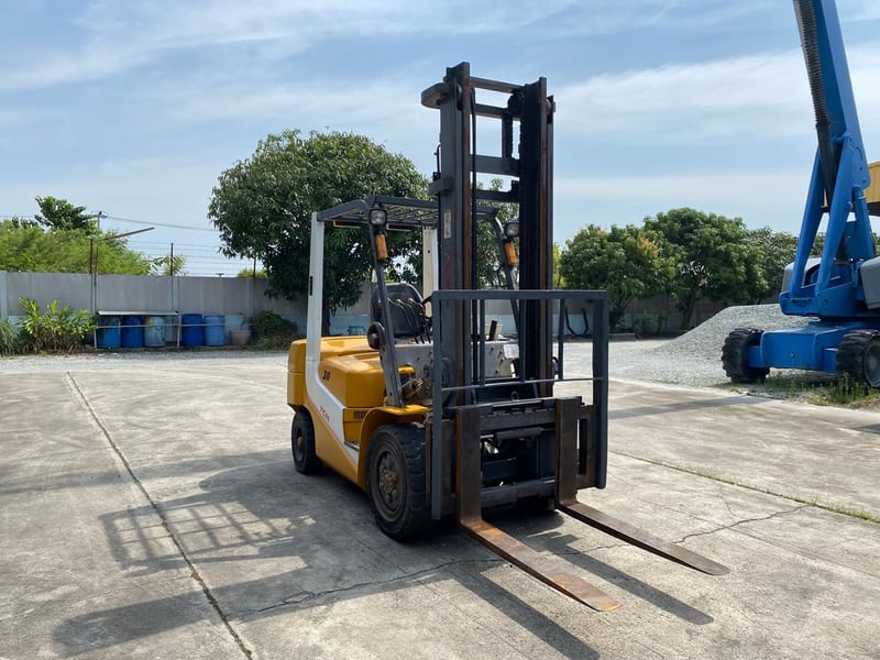 รถฟอร์คลิฟท์ TCM  FD30T6  ยก 3 ตัน   ยกสูง 3.5เมตร รถเก่านอกนำเข้า ติดต่อ Line jiraroj2909