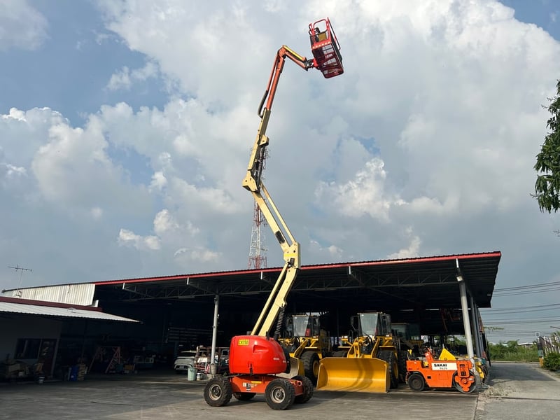 ขายรถกระเช้าบูม JLG  450AJ ความสูง 13.7 เมตร รถเก่านอก ติดต่อ Line jiraroj2909