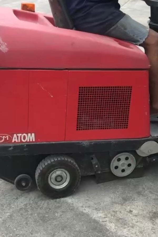 รถดูดฝุ่นแบบขับ RCM  ติดต่อ Line jiraroj2909