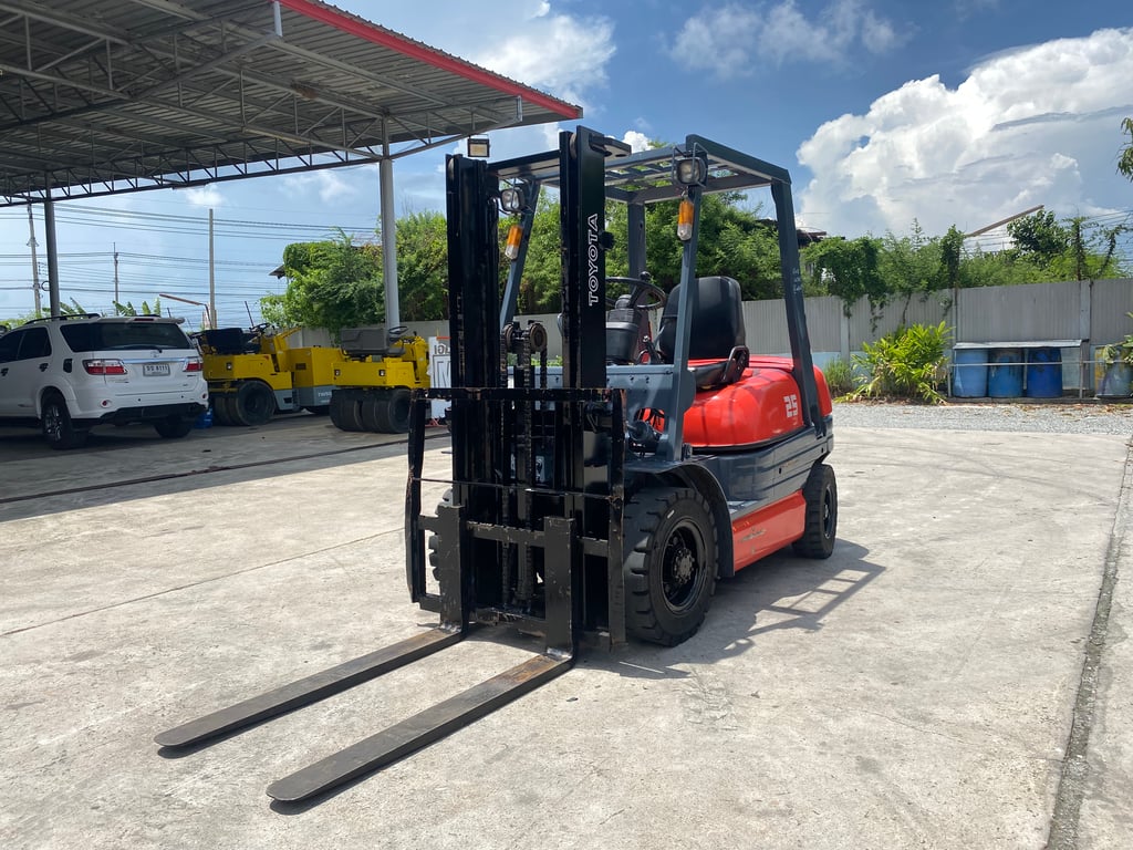 รถฟอร์คลิฟท์  TOYOTA  6FD25  ยก 2.5 ตัน เสาสูง 3เมตร  เกียร์ออโต้  รถเก่านอก ติดต่อ Line jiraroj2909