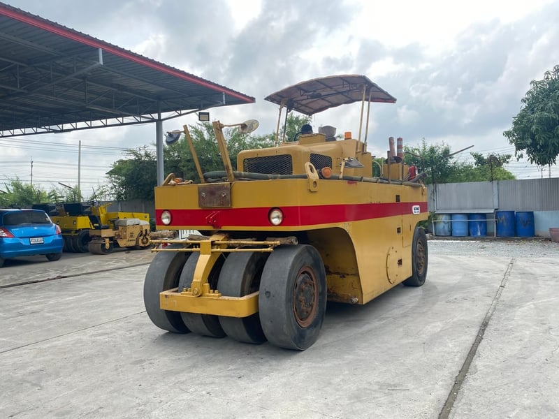 ขายรถบดล้อยาง 9 ล้อ  WATANABE  WP902 รถเก่านอกนำเข้า ติดต่อ  Line: jiraroj2909