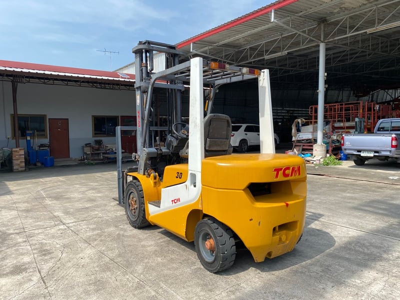 รถฟอร์คลิฟท์ TCM  FD30T6  ยก 3 ตัน   ยกสูง 3.5เมตร รถเก่านอกนำเข้า ติดต่อ Line jiraroj2909