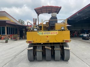 ขายรถบดล้อยาง 9 ล้อ  WATANABE  WP902 รถเก่านอกนำเข้า ติดต่อ  Line: jiraroj2909