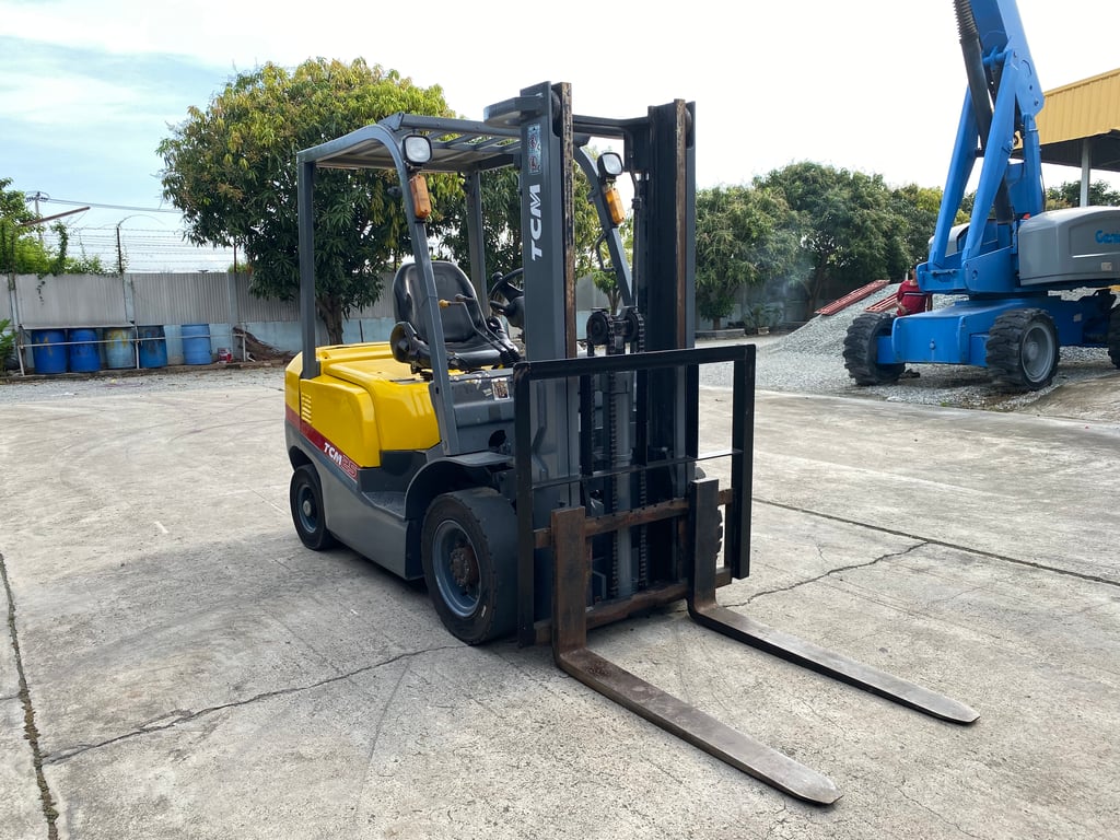 รถฟอร์คลิฟท์TCM  FD25T3C ขนาด 2.5ตัน   ยกสูง 3เมตร รถเก่านอกนำเข้า ติดต่อ Line jiraroj2909