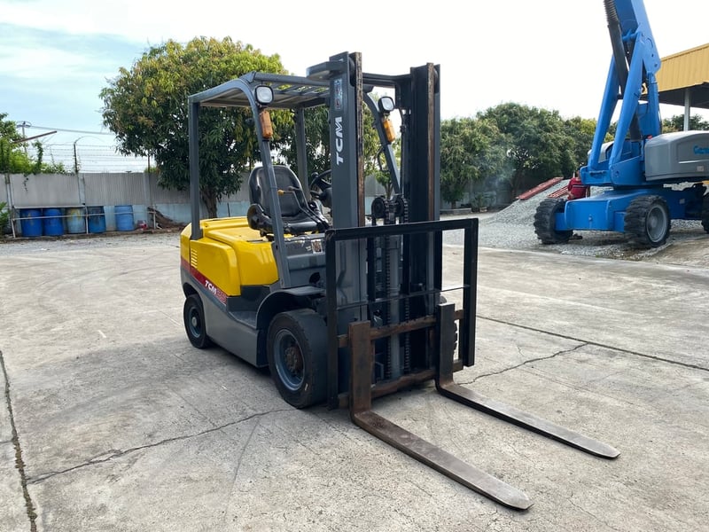 รถฟอร์คลิฟท์TCM  FD25T3C ขนาด 2.5ตัน   ยกสูง 3เมตร รถเก่านอกนำเข้า ติดต่อ Line jiraroj2909