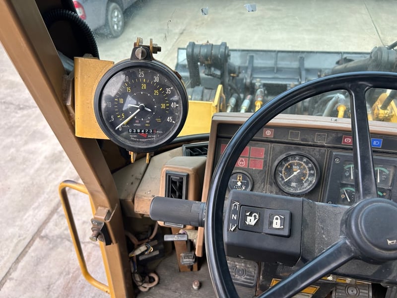 รถตักล้อยาง CAT IT14F บุ้งกี๋ 1.4 คิว ยกสูง 3.6 ม. คอนโทรลเดี่ยว รถเก่านอกนำเข้า ติดต่อ Line jiraroj2909