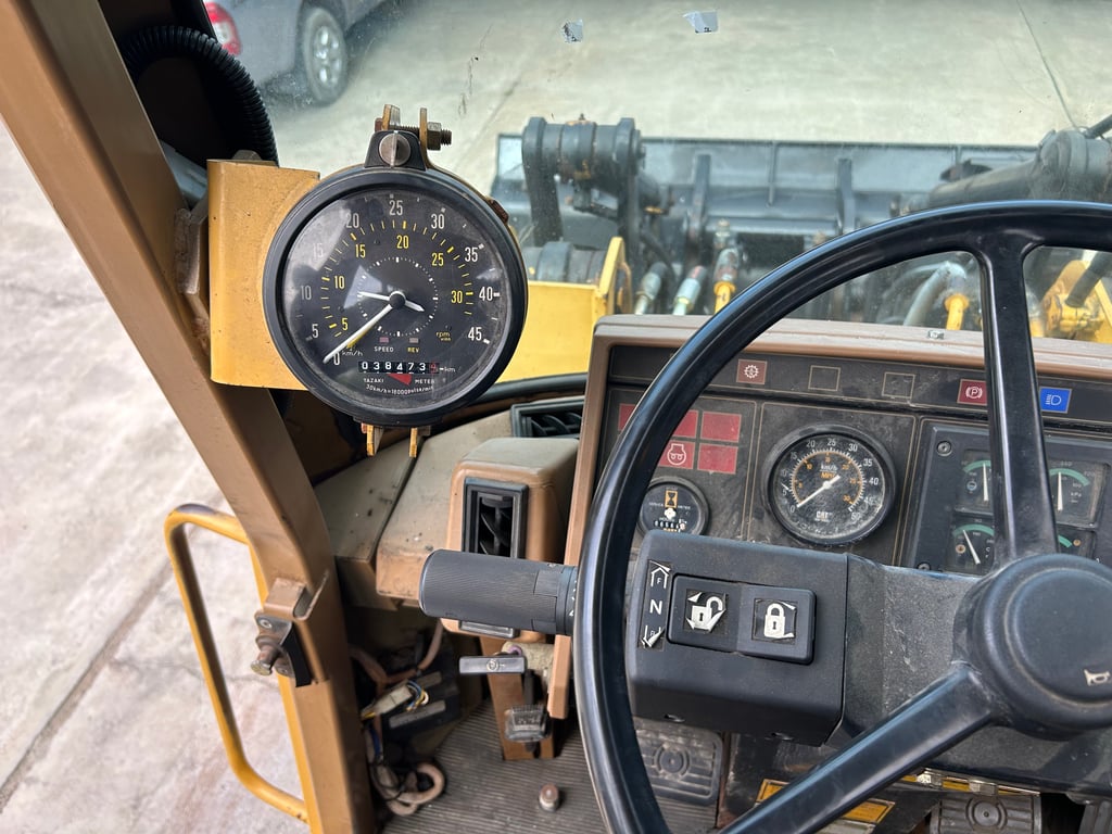 รถตักล้อยาง CAT IT14F บุ้งกี๋ 1.4 คิว ยกสูง 3.6 ม. คอนโทรลเดี่ยว รถเก่านอกนำเข้า ติดต่อ Line jiraroj2909 รถตักล้อยาง CAT IT14F บุ้งกี๋ 1.4 คิว ยกสูง 3.6 ม. คอนโทรลเดี่ยว รถเก่านอกนำเข้า ติดต่อ Line jiraroj2909