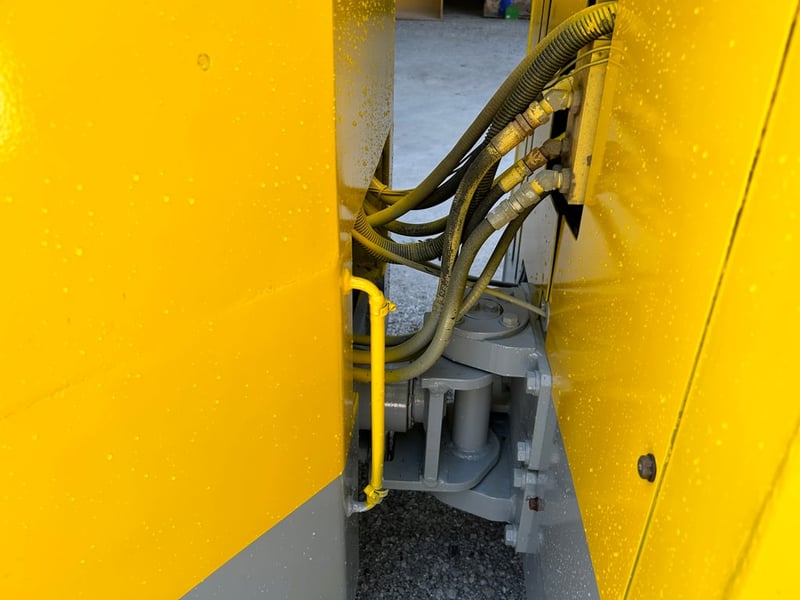 รถบดล้อหน้าเหล็กล้อหลังยาง SAKAI  TW350 ขนาด 2.5 ตัน รถเก่านอกนำเข้า  ติดต่อ   Line  jiraroj2909